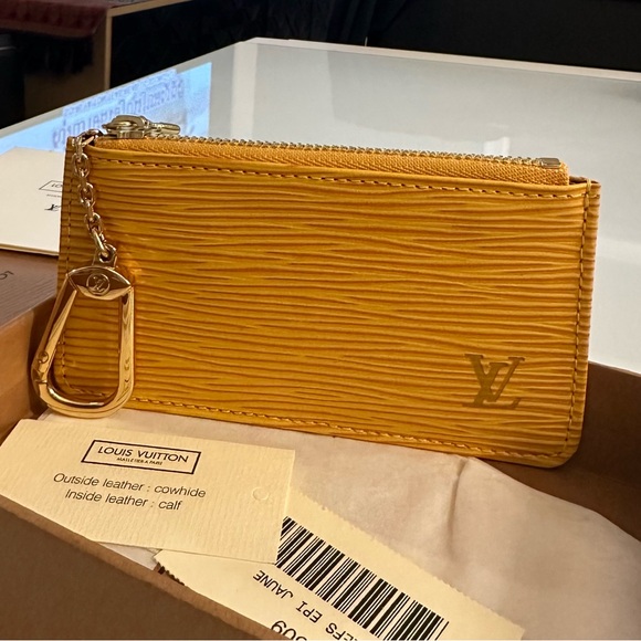 Authentic Louis Vuitton 1994 Pochette Cles Coin wallet in Yellow Epi Leather LV. - Picture 1 of 7